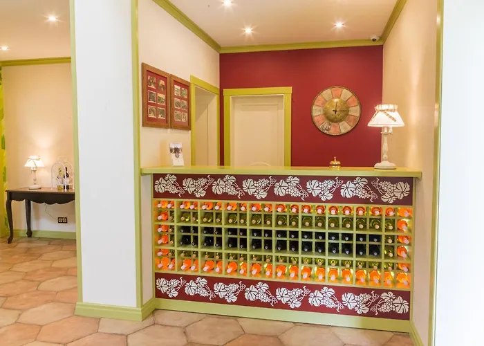 Winegarden Hotel *